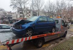 Nakon sudara automobil gotovo završio u pekari